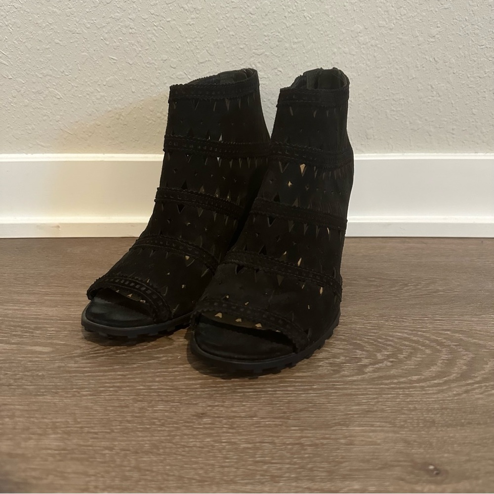 Via Spiga V-Latanya Black Suede Wedge Sandals - 8.5